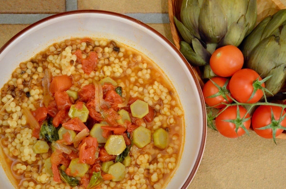 Fregola con Carciofi e Pomodori