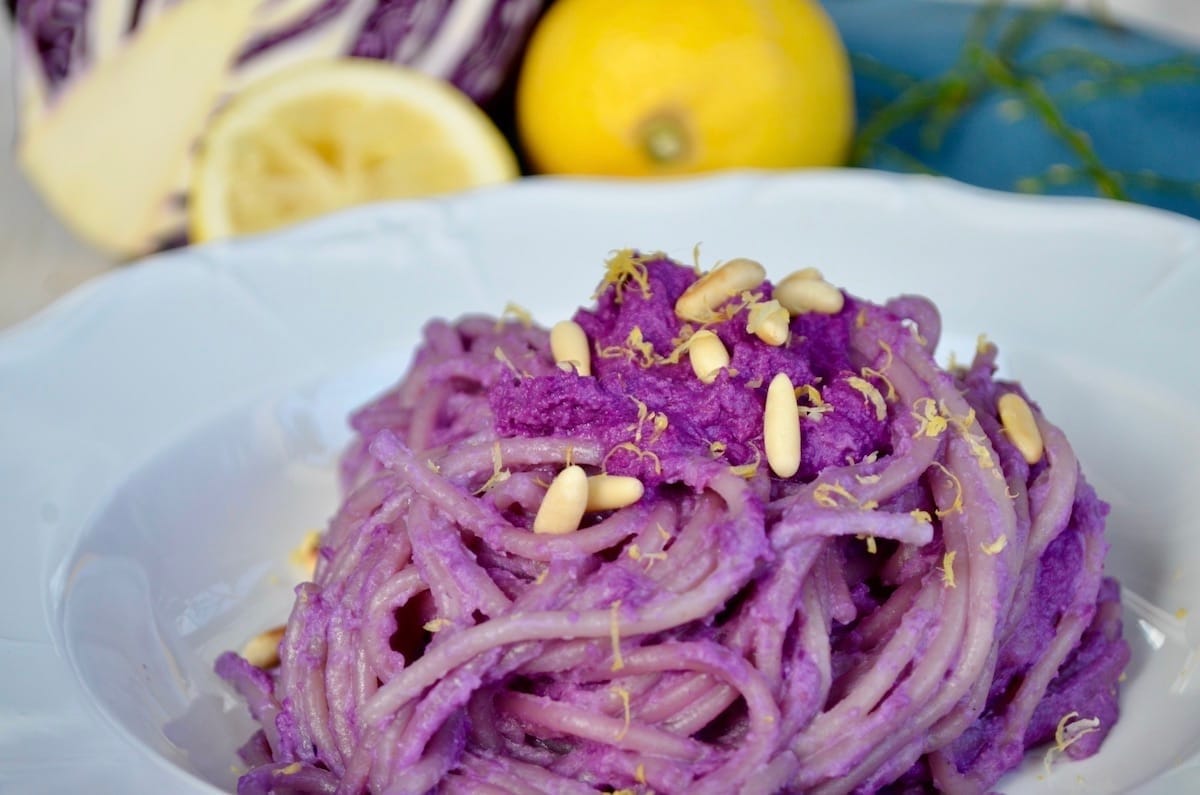 Spaghetti al Pesto di Cavolo Rosso